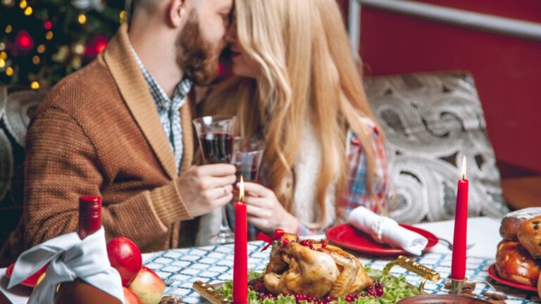18 Cozy Thanksgiving Romance Books to Gobble Up